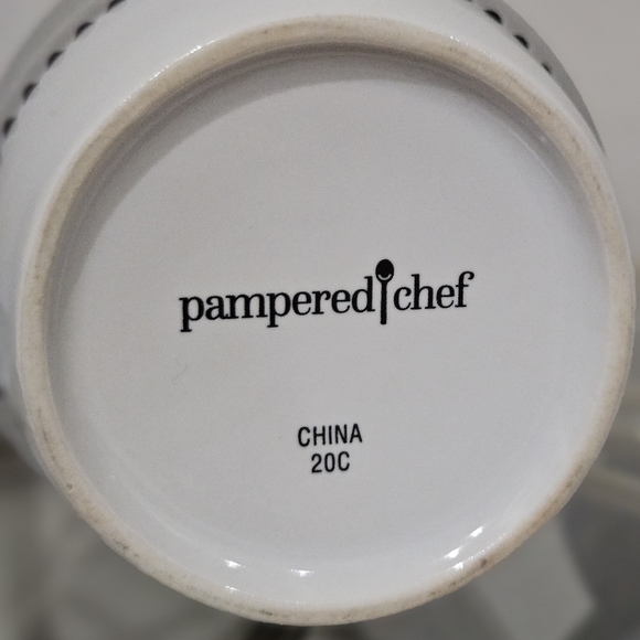 Pampered Chef Ceramic Microwave Egg Cooker Oatmeal Cake Mug w/ Lid - Picture 3 of 3